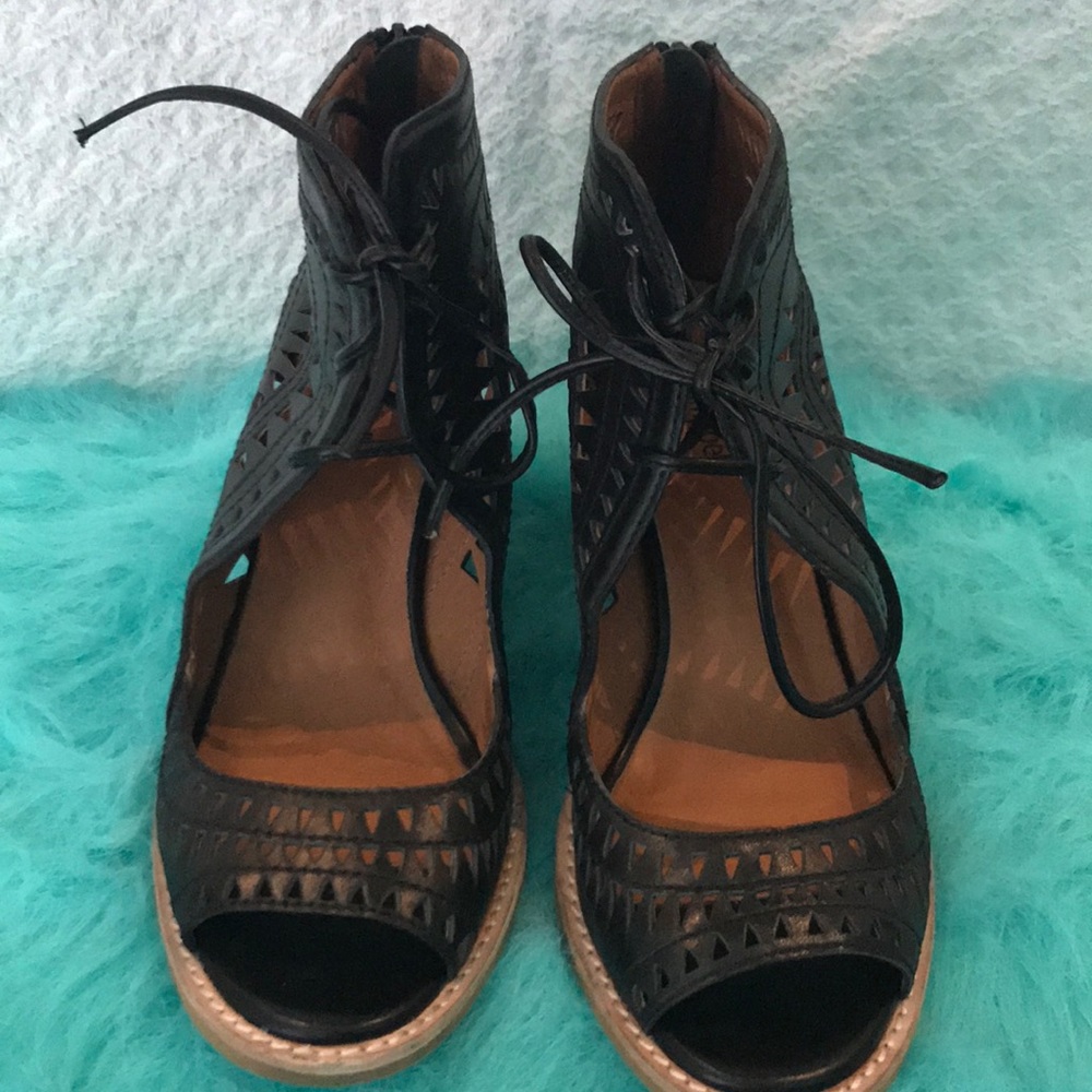 Jeffrey Campbell Cordillo sandals size 8.5